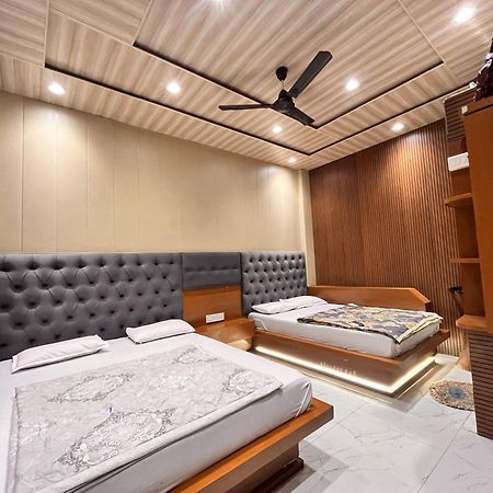 אויאיין Pallav Guest House מראה חיצוני תמונה