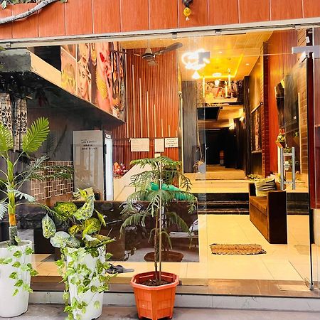 אויאיין Pallav Guest House מראה חיצוני תמונה