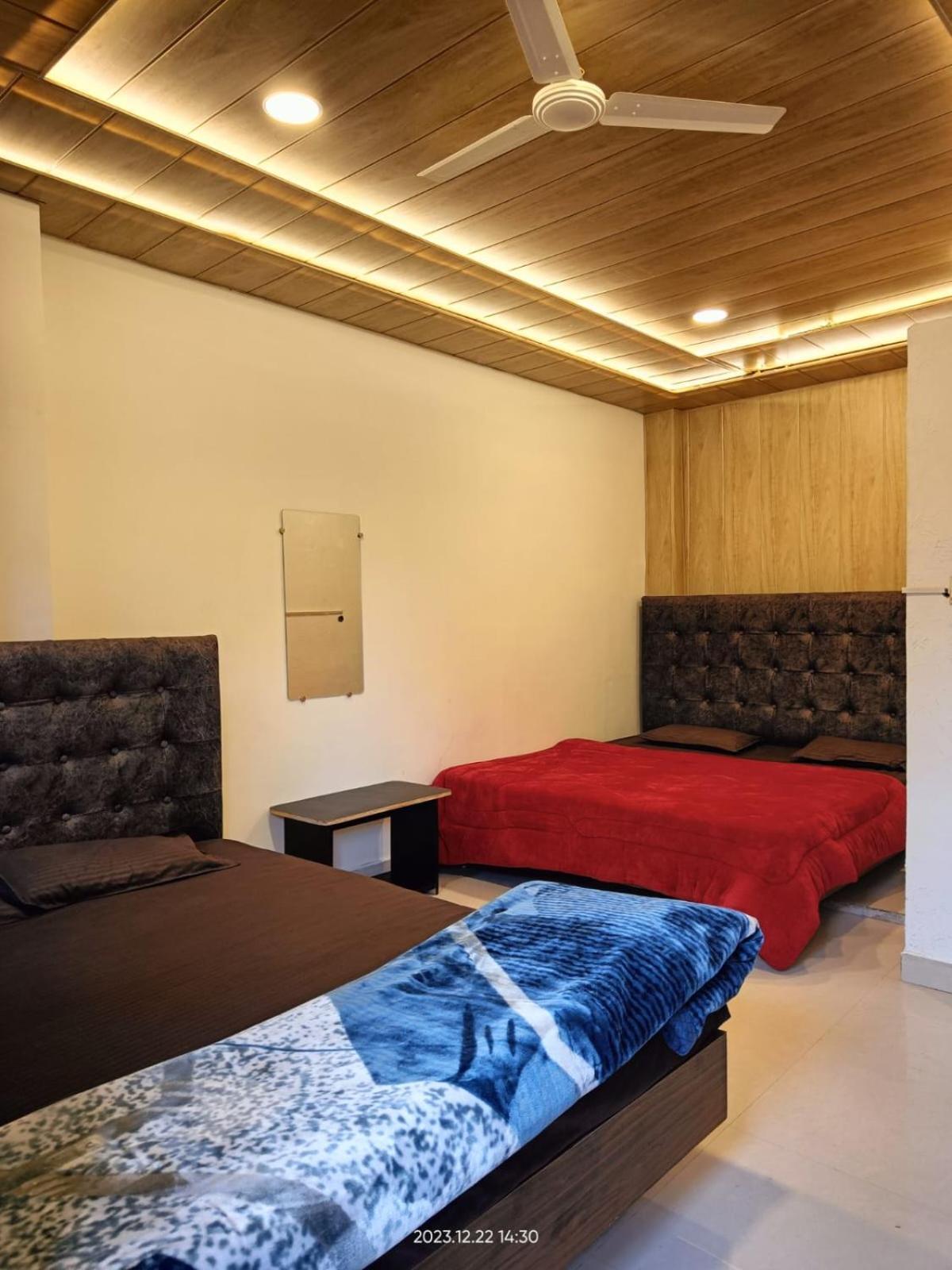 אויאיין Pallav Guest House מראה חיצוני תמונה