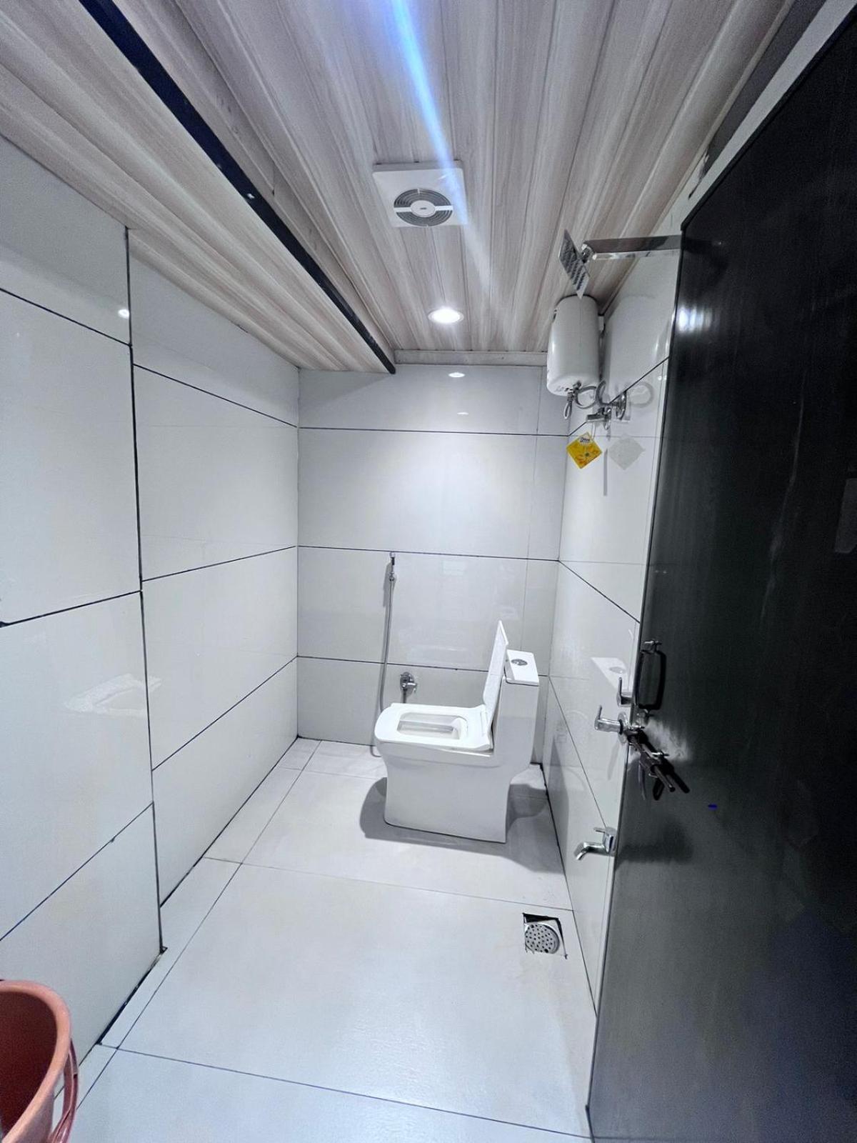 אויאיין Pallav Guest House מראה חיצוני תמונה