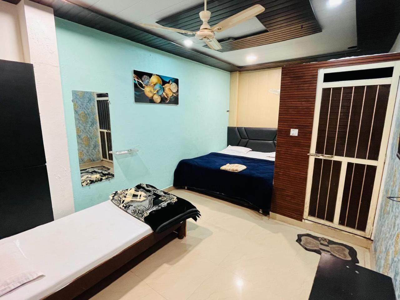 אויאיין Pallav Guest House מראה חיצוני תמונה