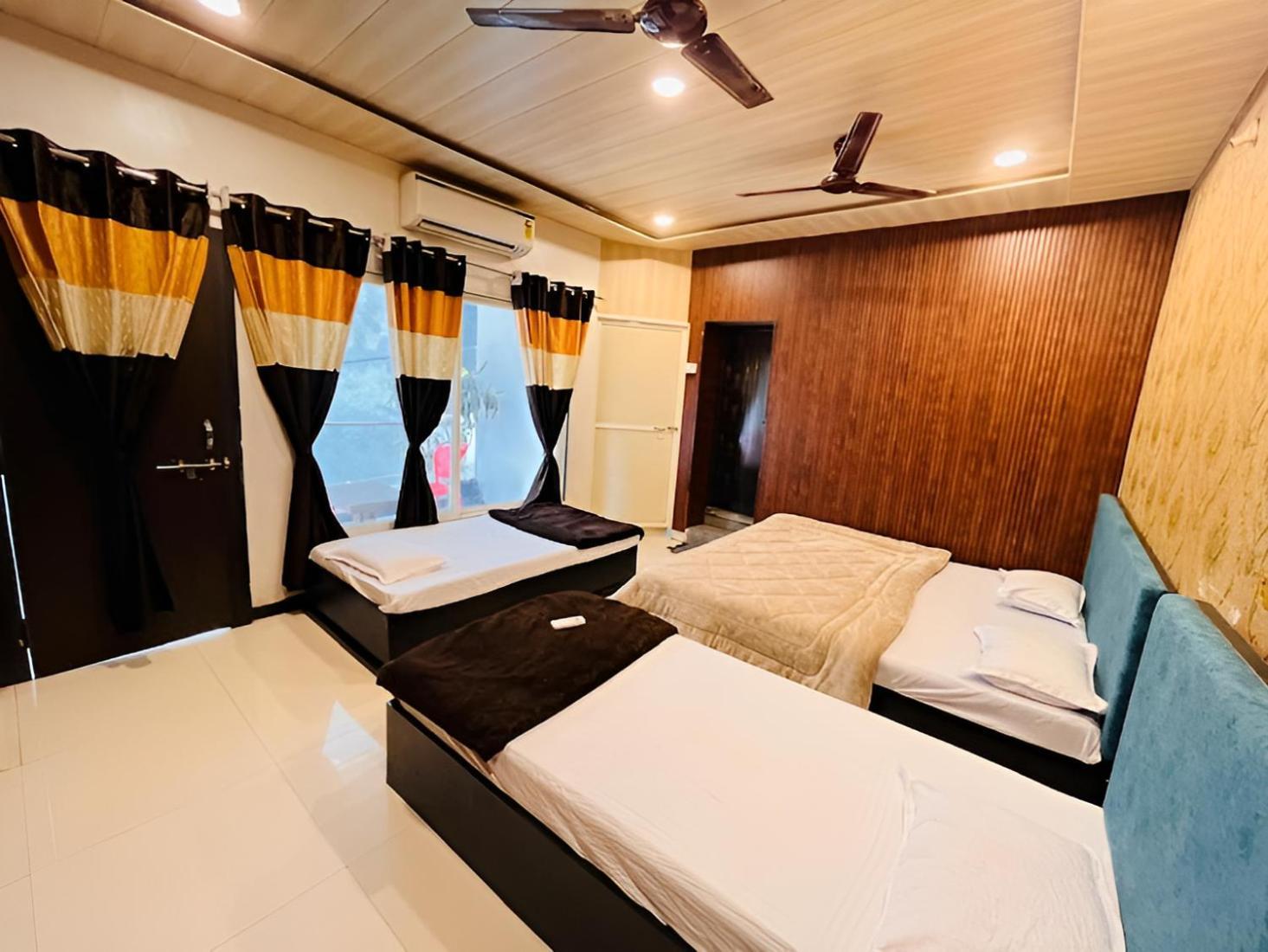 אויאיין Pallav Guest House מראה חיצוני תמונה