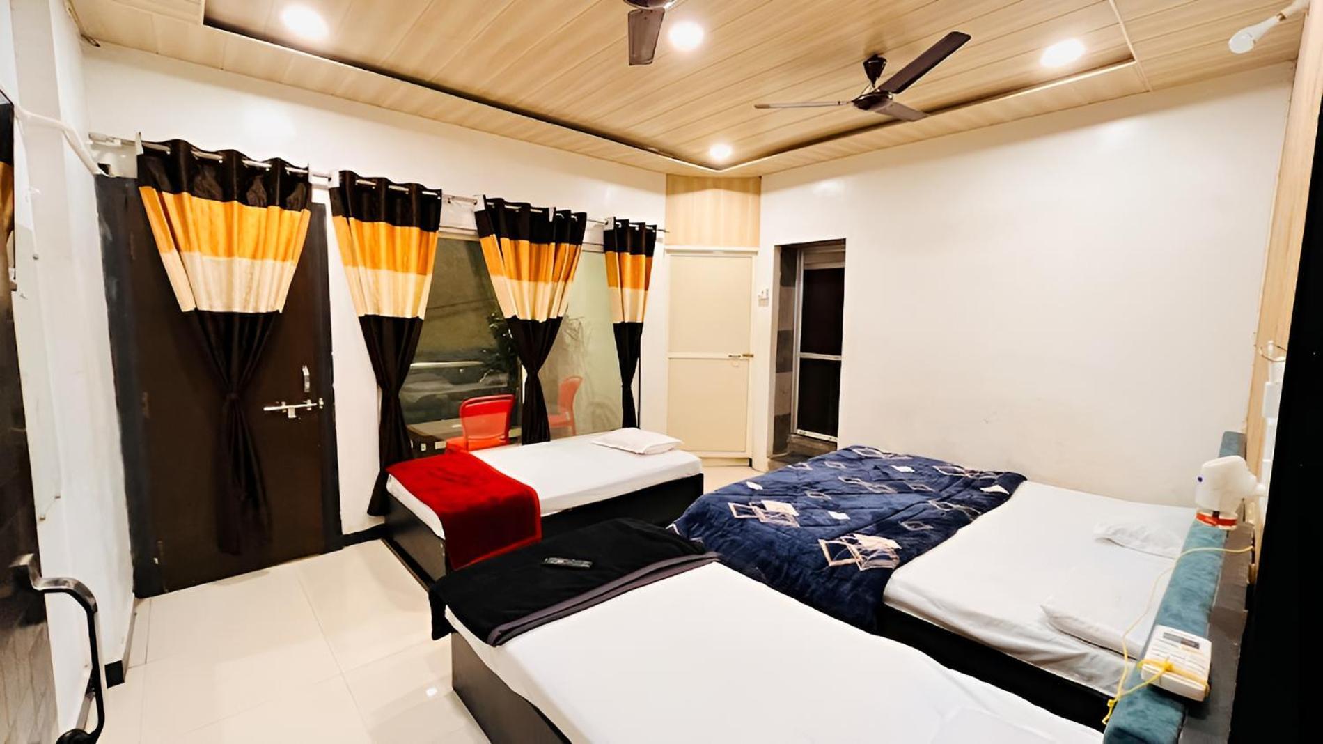 אויאיין Pallav Guest House מראה חיצוני תמונה