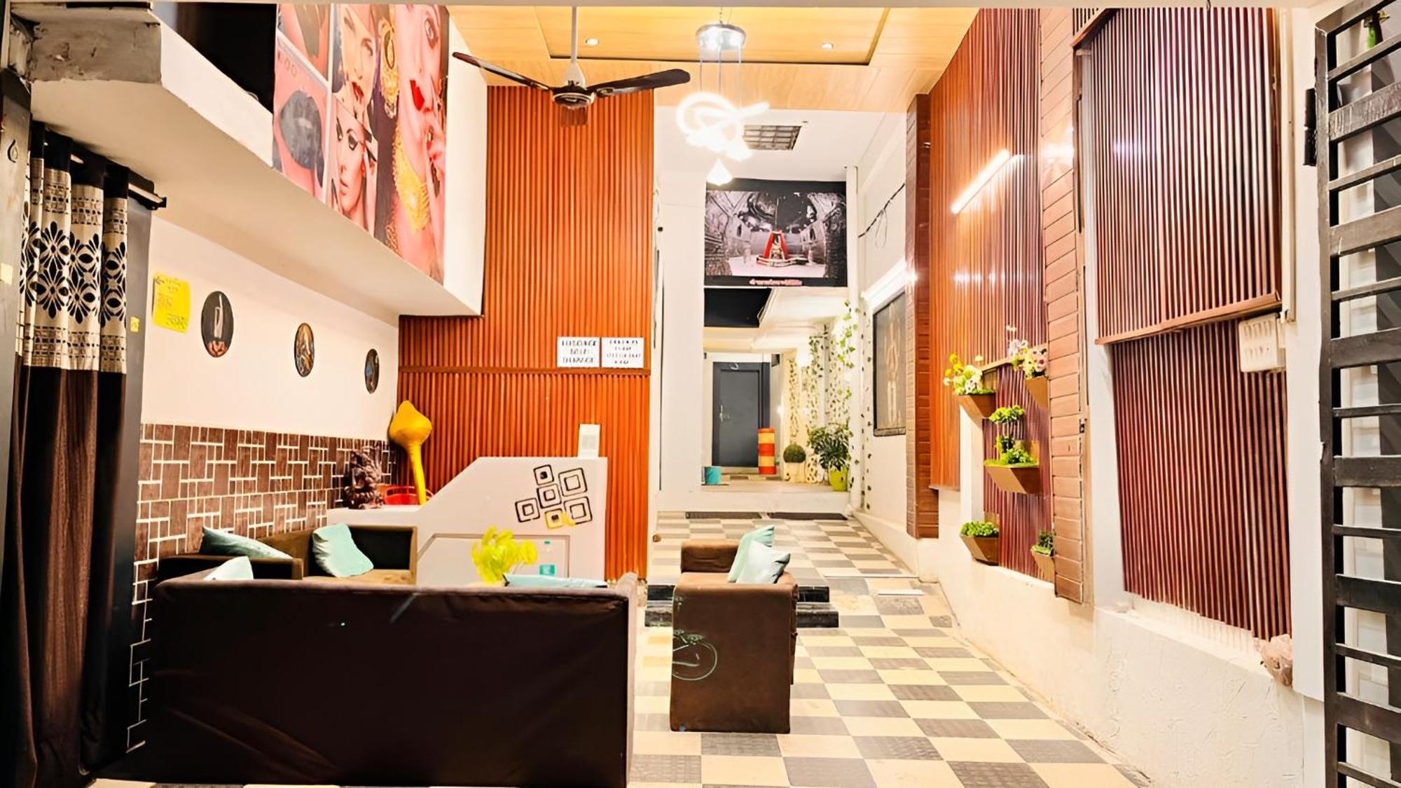 אויאיין Pallav Guest House מראה חיצוני תמונה