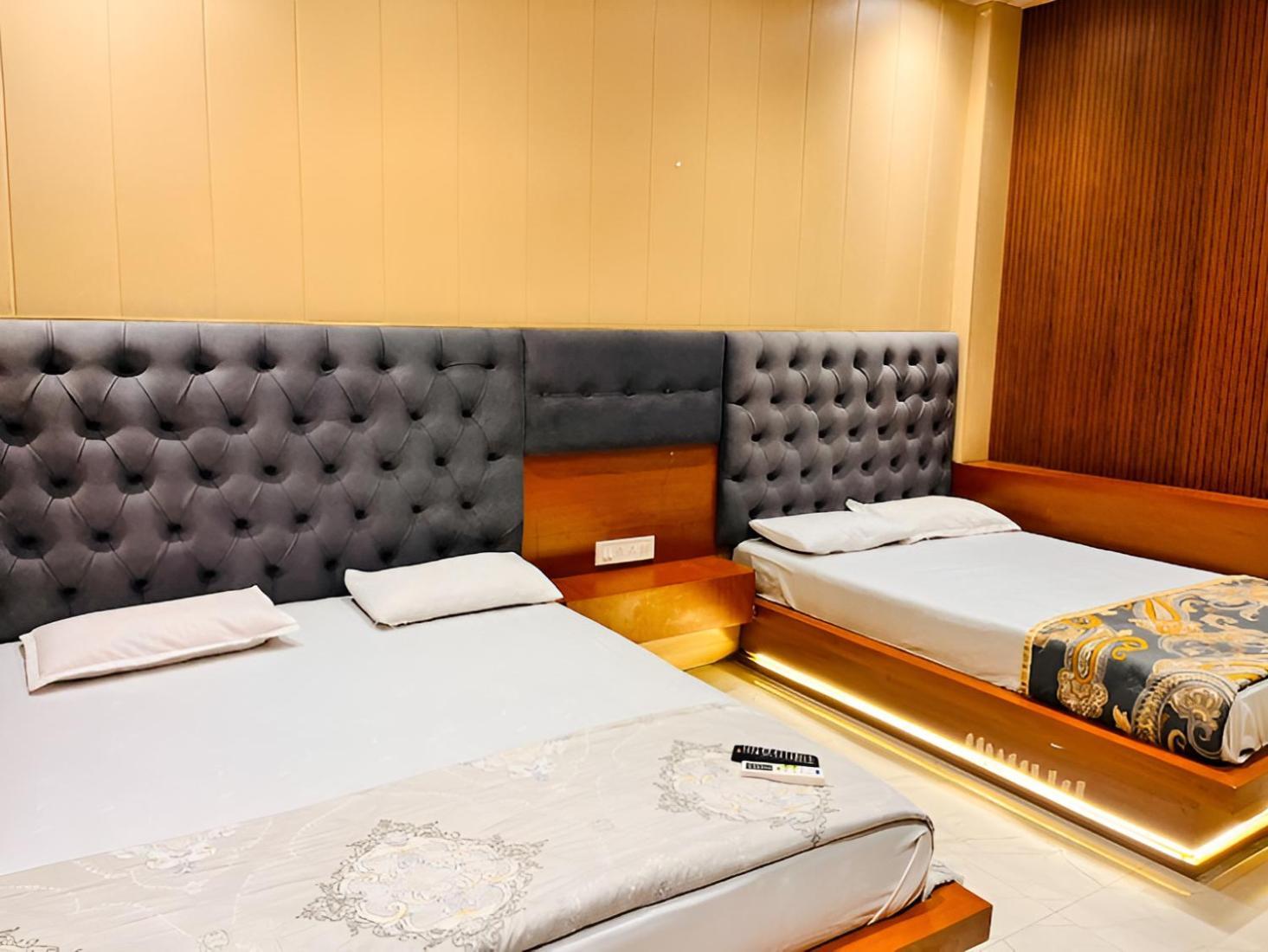 אויאיין Pallav Guest House מראה חיצוני תמונה