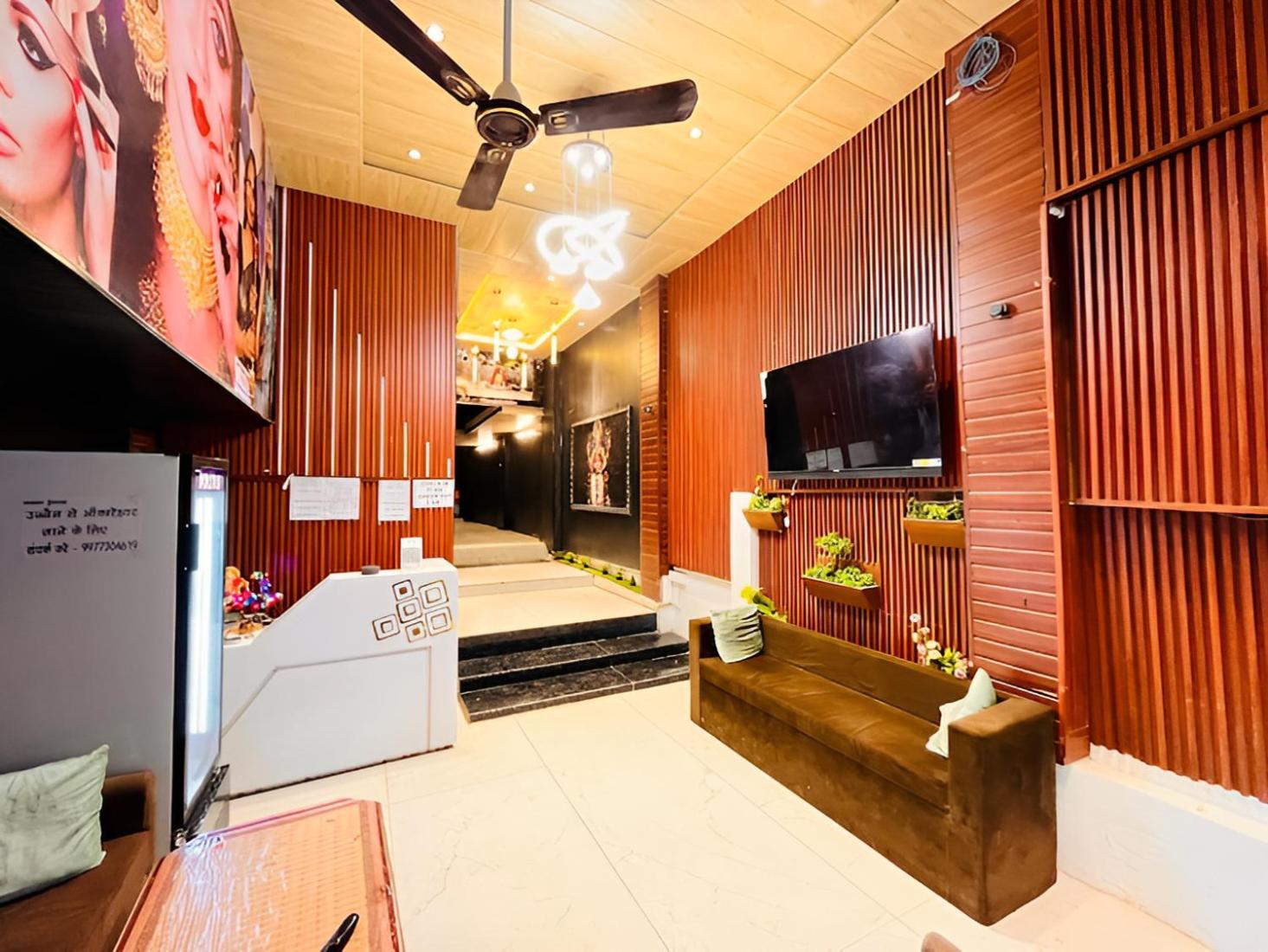 אויאיין Pallav Guest House מראה חיצוני תמונה